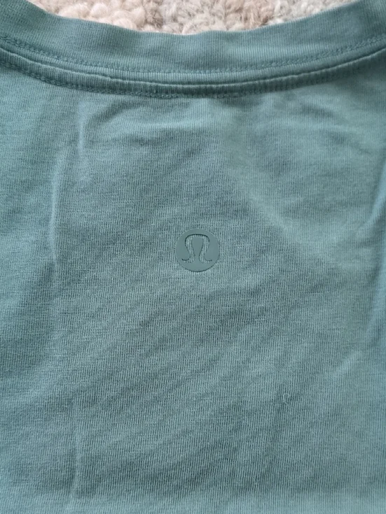 Set of 2 Lululemon Women's Shirts - Picture 4 of 8